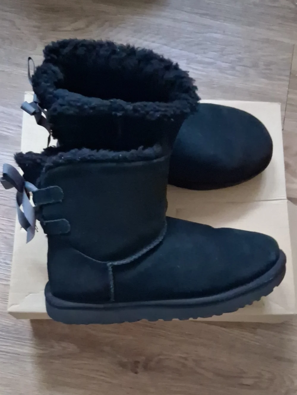 UGG Women's Black Suede Bow-Back Short Winter Boots